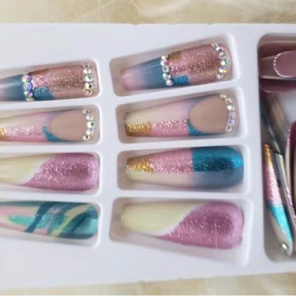 NWT 24 Piece Press-On Nails - Picture 8 of 12